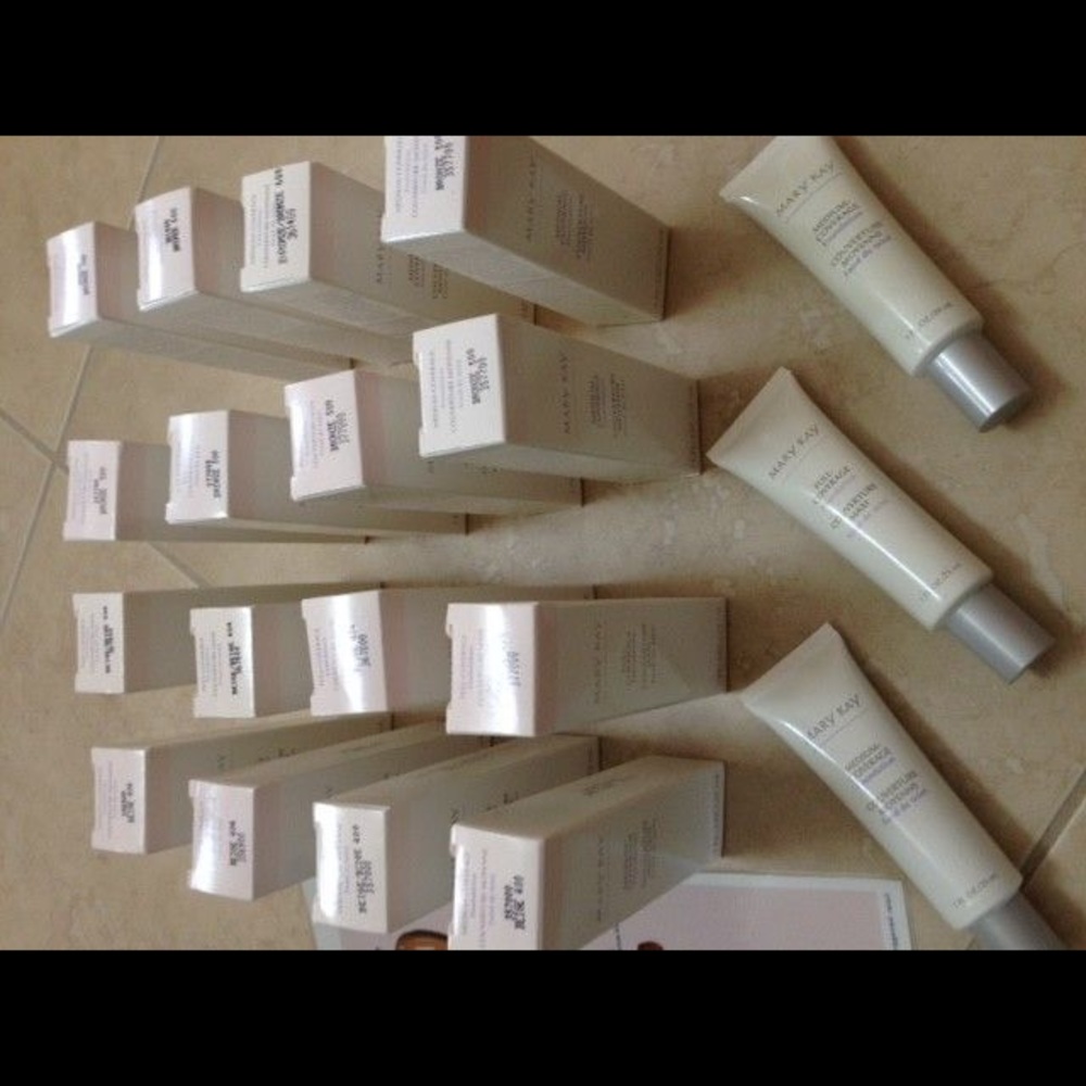 💋14 NIB MARY KAY FOUNDATION